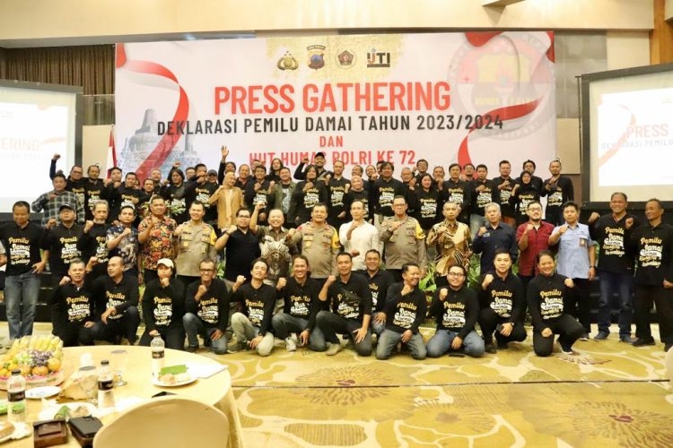 Kapolda Jateng selaku Kaopsda Ops Mantap Brata; hari ini telah dilakukan Deklarasi Pemilu Damai oleh Wartawan di Jawa Tengah