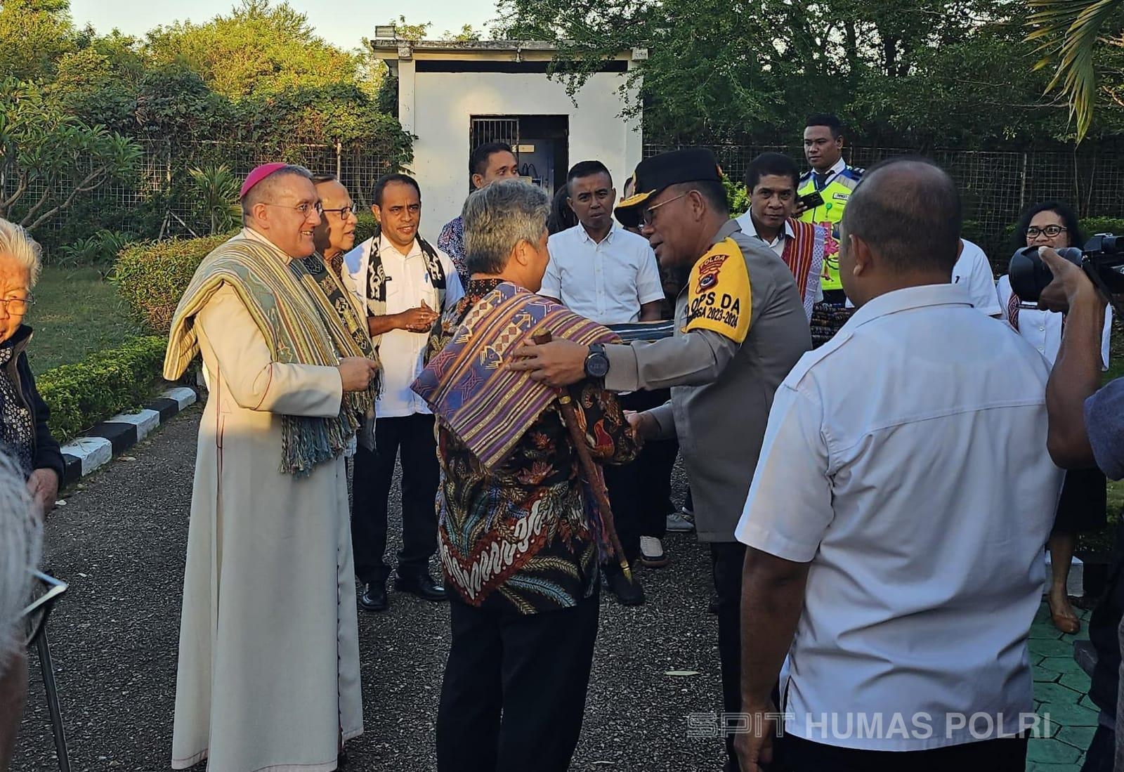 Penyambutan Kedatangan Dubes Vatikan di Kupang