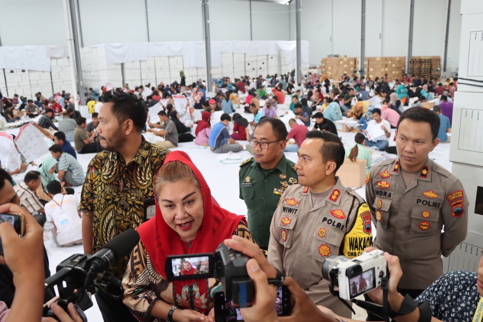 Langkah Tegas Menuju Pemilu 2024, Forkopimda dan Polrestabes Semarang Awasi Ketat Pelipatan Surat Suara di Gudang KPU Logistik