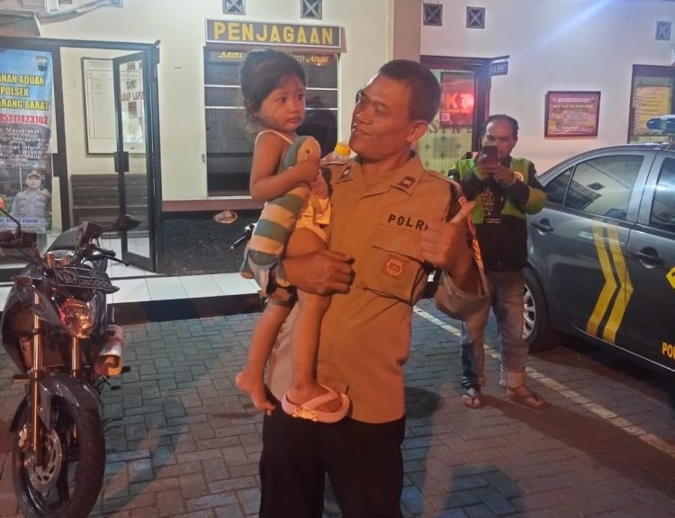 Ojek Online dan Polisi Baik Ini Selamatkan Balita Tiga Tahun Terlantar dijalan Siliwangi Semarang, Begini Kisahnya