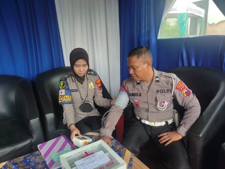 Pastikan  Kesehatan Petugas Dilapangan Operasi Ketupat  Candi Sidokkes Polrestabes Semarang Rutin Laksanakan Patroli