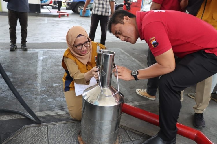 Sat Reskrim Polrestabes Semarang Gandeng Dinas Metrologi lakukan Sidak SPBU di kota semarang