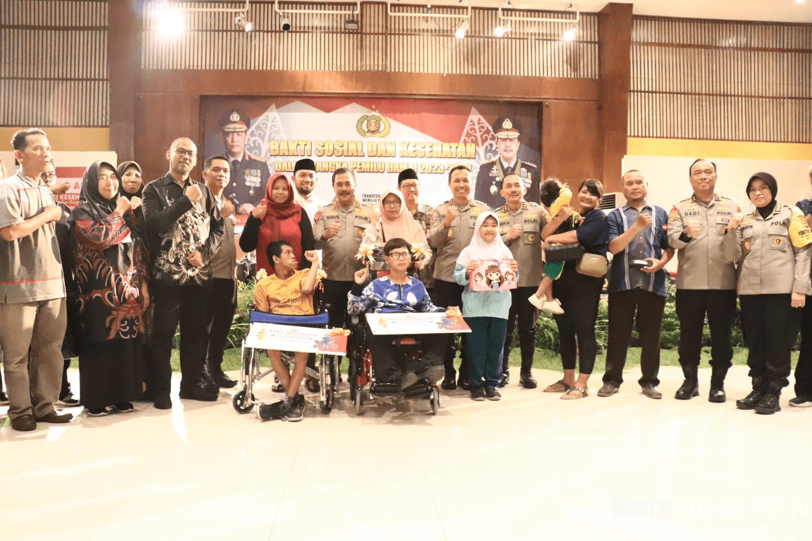 Wakapolri Tinjau Langsung Bakti Sosial Dan Kesehatan Dalam Rangka Pemilu Damai Di Isi Yogyakarta