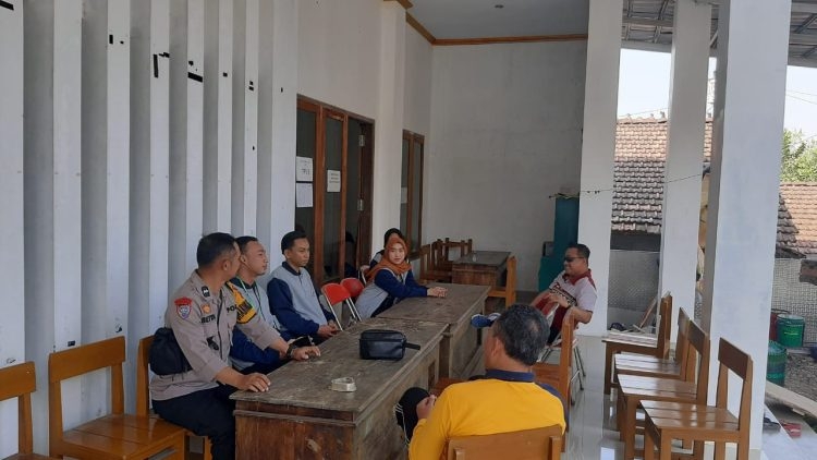 Bhabinkamtibmas Desa Wonosekar Sambang DDS, Himbau Warga Tertib Berlalulintas saat Sosialisasi Operasi Zebra Candi 2023