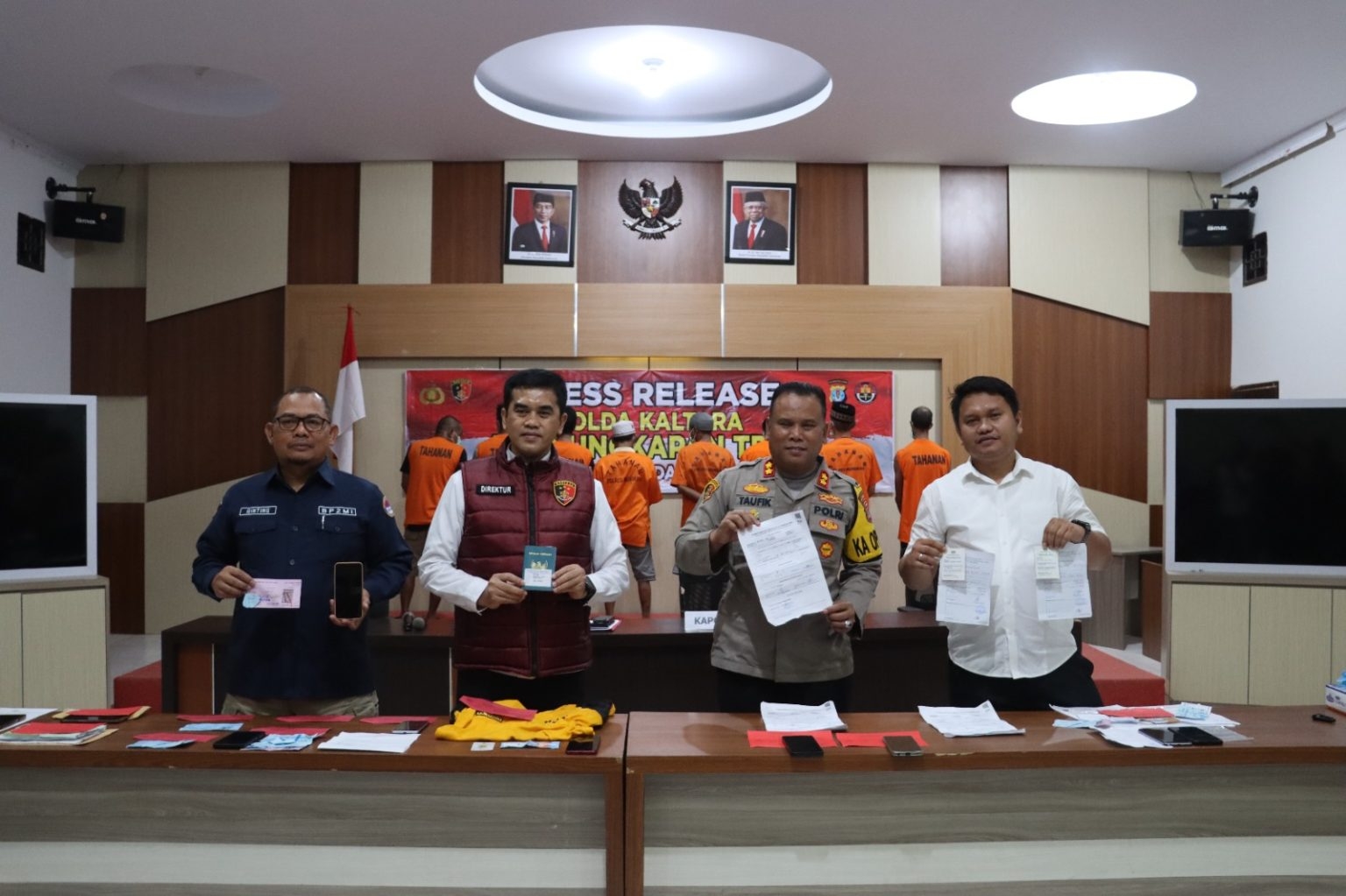 Ditreskrimum Polda Kaltara Gelar Press Release Pengungkapan Kasus Tindak Pidana Perdagangan Orang dan Tindak Pidana Perlindungan Pekerja Migran Indonesia di Polres Nunukan
