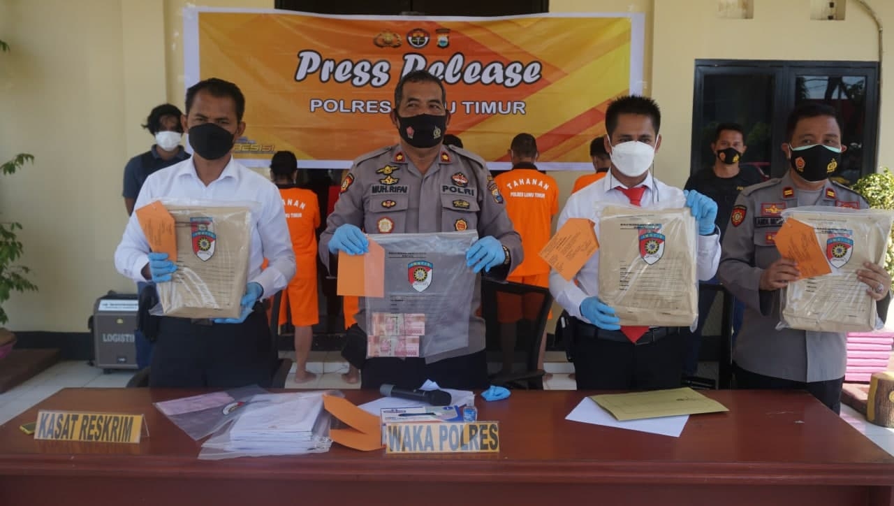 Wakapolres Luwu Timur Pimpin Press Release Kasus Dugaan Tindak Pidana Korupsi APBDS